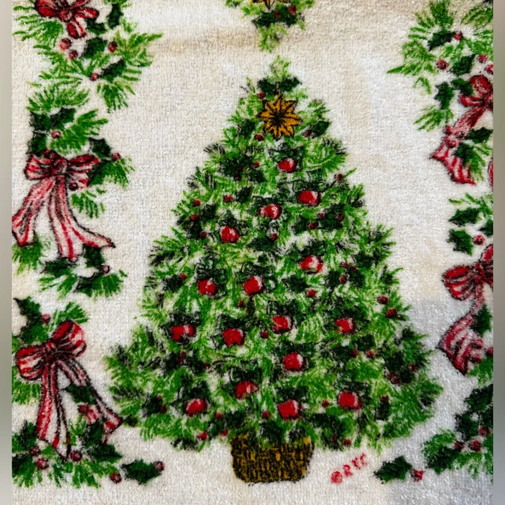 Vintage Christmas Tree Hand Towel